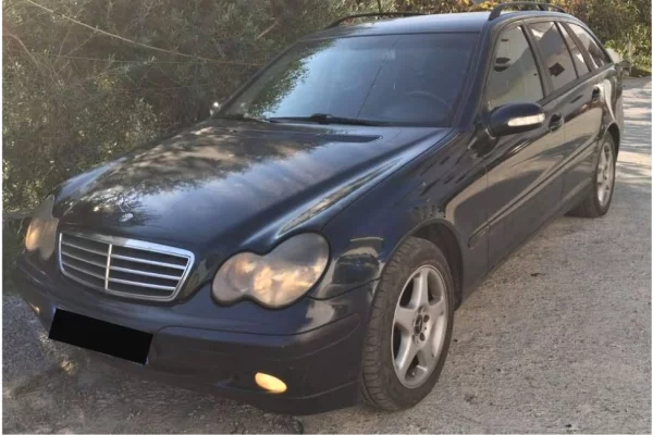 Makina ne shitje ne Tirane - 3,000 Euro