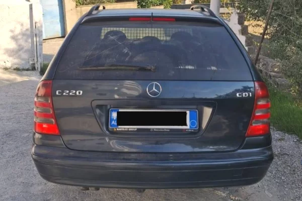 Makina ne shitje ne Tirane - 3,000 Euro