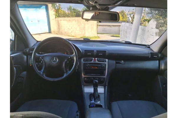 Makina ne shitje ne Tirane - 3,000 Euro