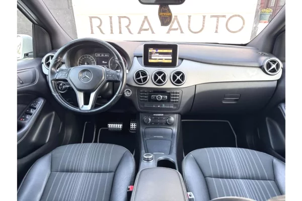 Makina ne shitje ne Tirane - 8,800 Euro