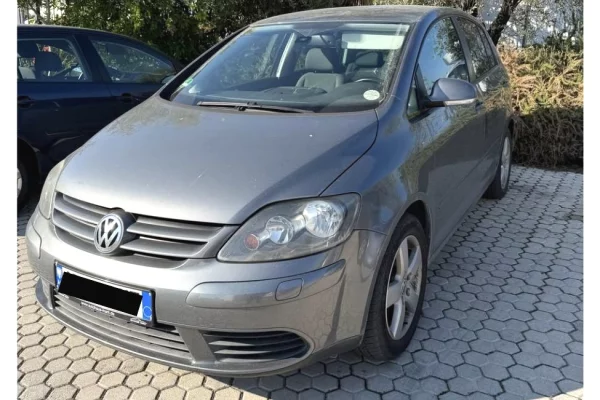 Makina ne shitje ne Tirane - 3,700 Euro