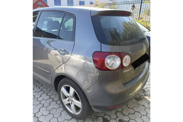Makina ne shitje ne Tirane - 3,700 Euro