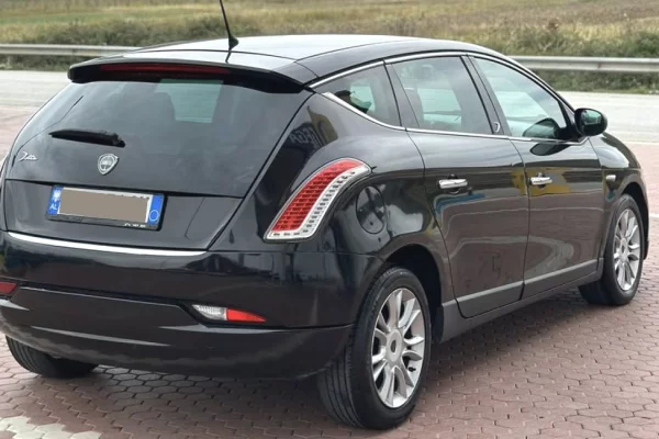 Cars for sale in Tirana - 3,700 Euro