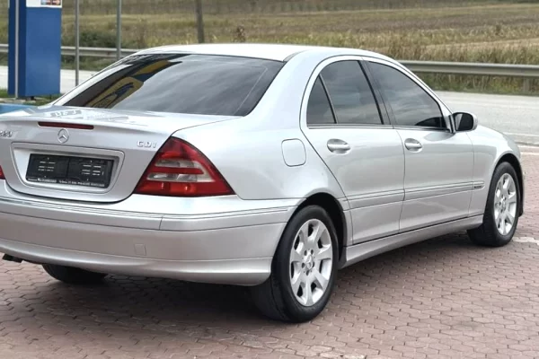 Cars for sale in Tirana - 4,200 Euro