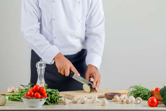 Njoftime Pune Ndihmes-Kuzhinier