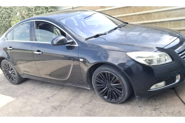 Makina ne shitje ne Tirane - 2,000 Euro