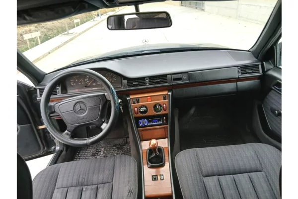 Makina ne shitje ne Tirane - 2,600 Euro
