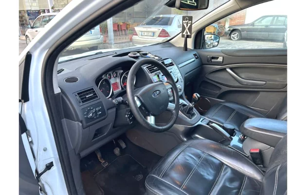 Makina ne shitje ne Tirane - 6,200 Euro