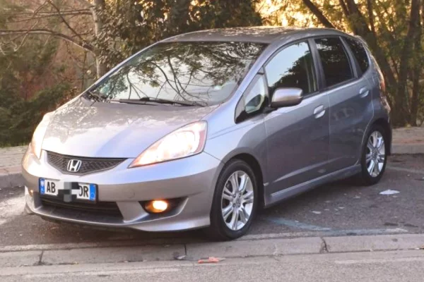 Makina ne shitje ne Tirane - 5,800 Euro
