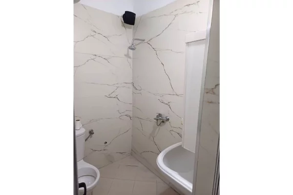 Shtepi me qera 1+1 ne Durres - 20,000 Leke