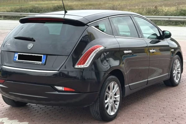 Cars for sale in Tirana - 3,700 Euro