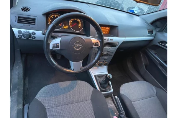 Makina ne shitje ne Tirane - 3,000 Euro