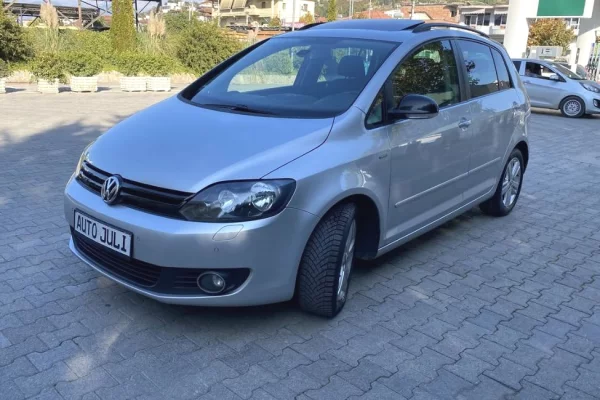 Makina ne shitje ne Tirane - 8,300 Euro