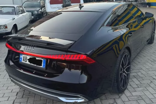 Makina ne shitje ne Tirane - 37,000 Euro