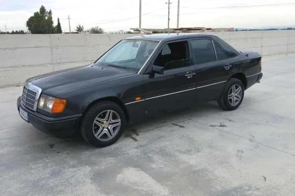 Makina ne shitje ne Tirane - 2,600 Euro