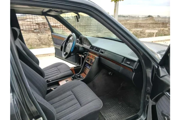 Makina ne shitje ne Tirane - 2,600 Euro