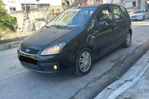 Makina ne shitje ne Tirane - 1,500 Euro
