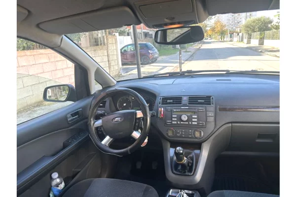 Makina ne shitje ne Tirane - 1,500 Euro