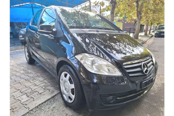 Makina ne shitje ne Elbasan - 3,999 Euro