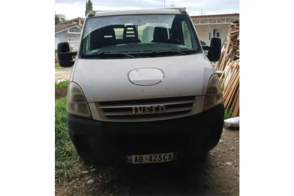 Makina ne shitje ne Tirane - 12,800 Euro