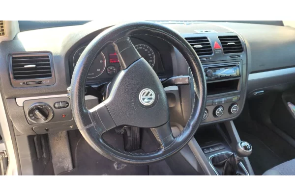 Makina ne shitje ne Tirane - 3,400 Euro