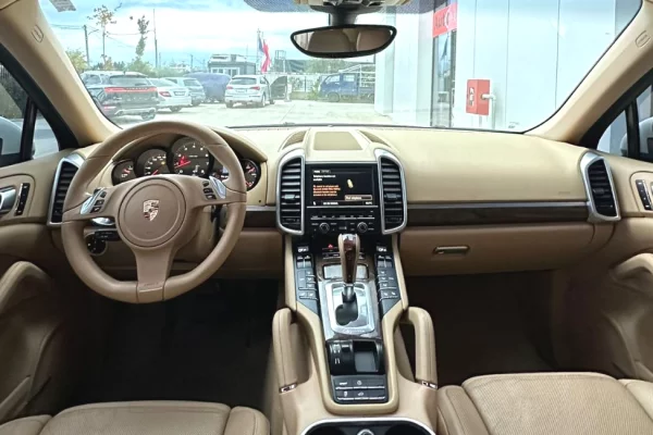 Cars for sale in Tirana - 13,900 Euro