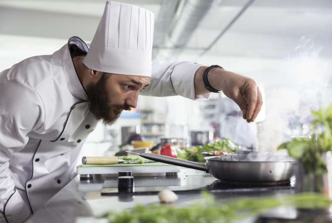 Njoftime Pune lavajpjates dhe ndihmes kuzhine