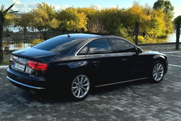 Makina ne shitje ne Tirane - 13,500 Euro