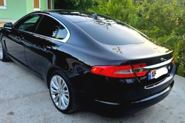 Makina ne shitje ne Tirane - 6,900 Euro