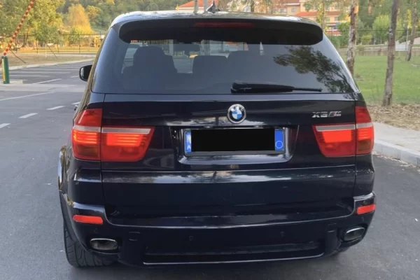 Makina ne shitje ne Tirane - 9,400 Euro