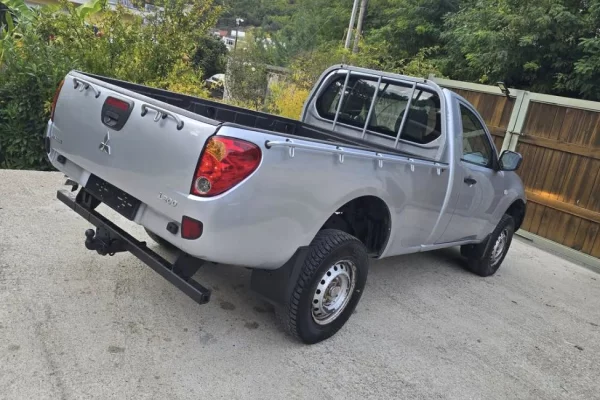 Makina ne shitje ne Tirane - 9,000 Euro