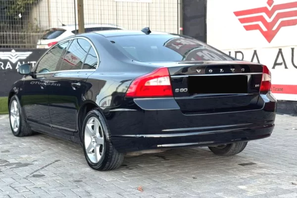 Makina ne shitje ne Tirane - 4,900 Euro