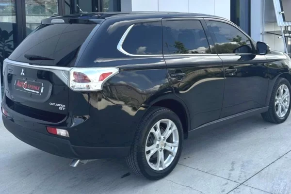 Makina ne shitje ne Tirane - 11,500 Euro