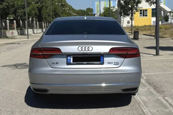 Makina ne shitje ne Tirane - 17,000 Euro