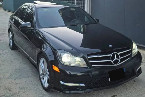 Makina ne shitje ne Tirane - 7,500 Euro