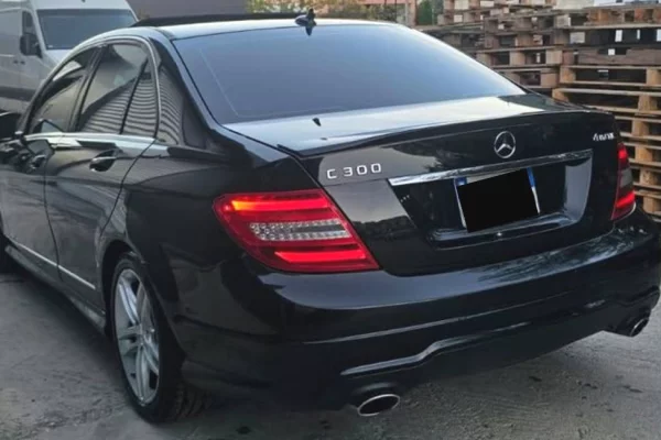 Makina ne shitje ne Tirane - 7,500 Euro