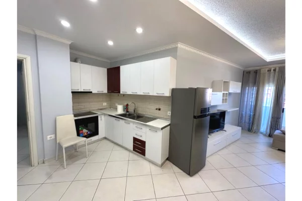 Shtepi me qera 2+1 ne Tirane - 55,000 Leke