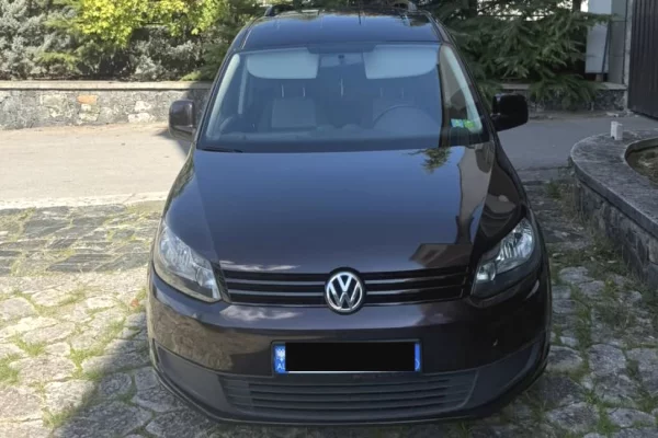 Makina ne shitje ne Tirane - 8,500 Euro