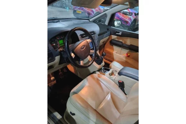 Makina ne shitje ne Tirane - 1,950 Euro