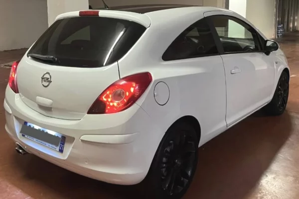 Makina ne shitje ne Tirane - 4,100 Euro