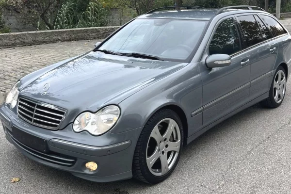 Makina ne shitje ne Tirane - 4,300 Euro