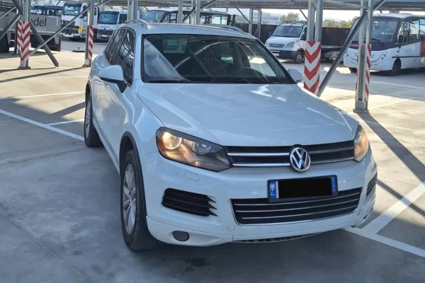 Makina ne shitje ne Tirane - 8,500 Euro