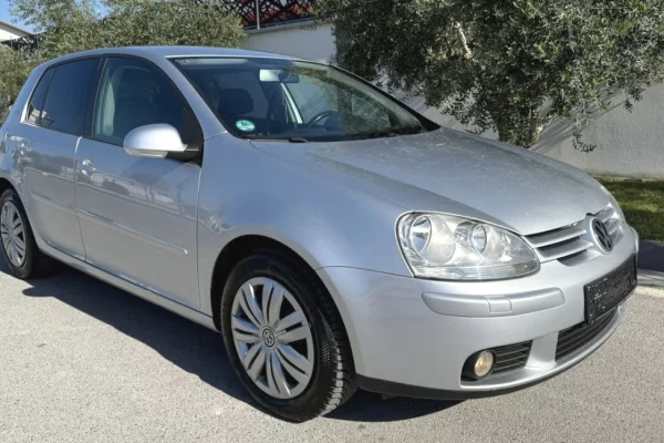 Makina ne shitje ne Tirane - 4,200 Euro