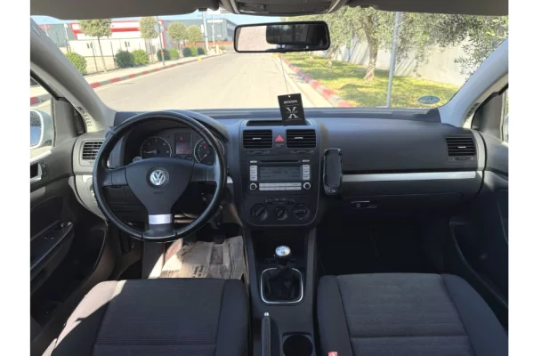 Makina ne shitje ne Tirane - 4,200 Euro