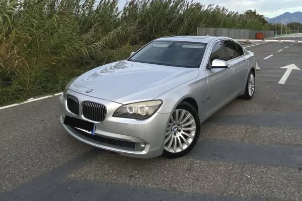 Makina ne shitje ne Tirane - 7,000 Euro