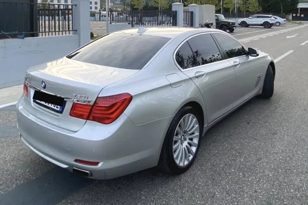 Makina ne shitje ne Tirane - 7,000 Euro