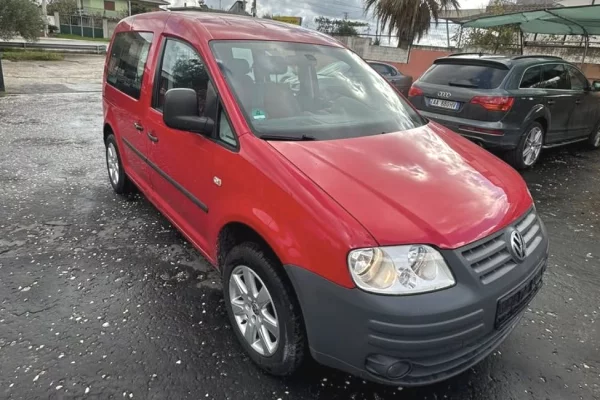 Makina ne shitje ne Tirane - 5,100 Euro