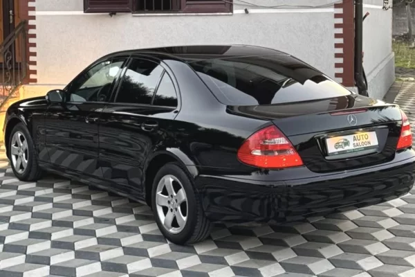 Makina ne shitje ne Tirane - 5,000 Euro