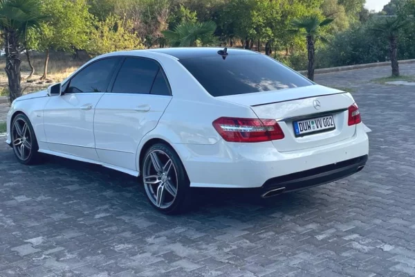 Auto in Vendita a Tirana - 9,500 Euro