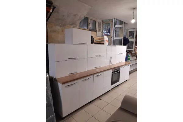 Mobilje dhe Elektroshtepiake ne Tirane - 90,000 Leke